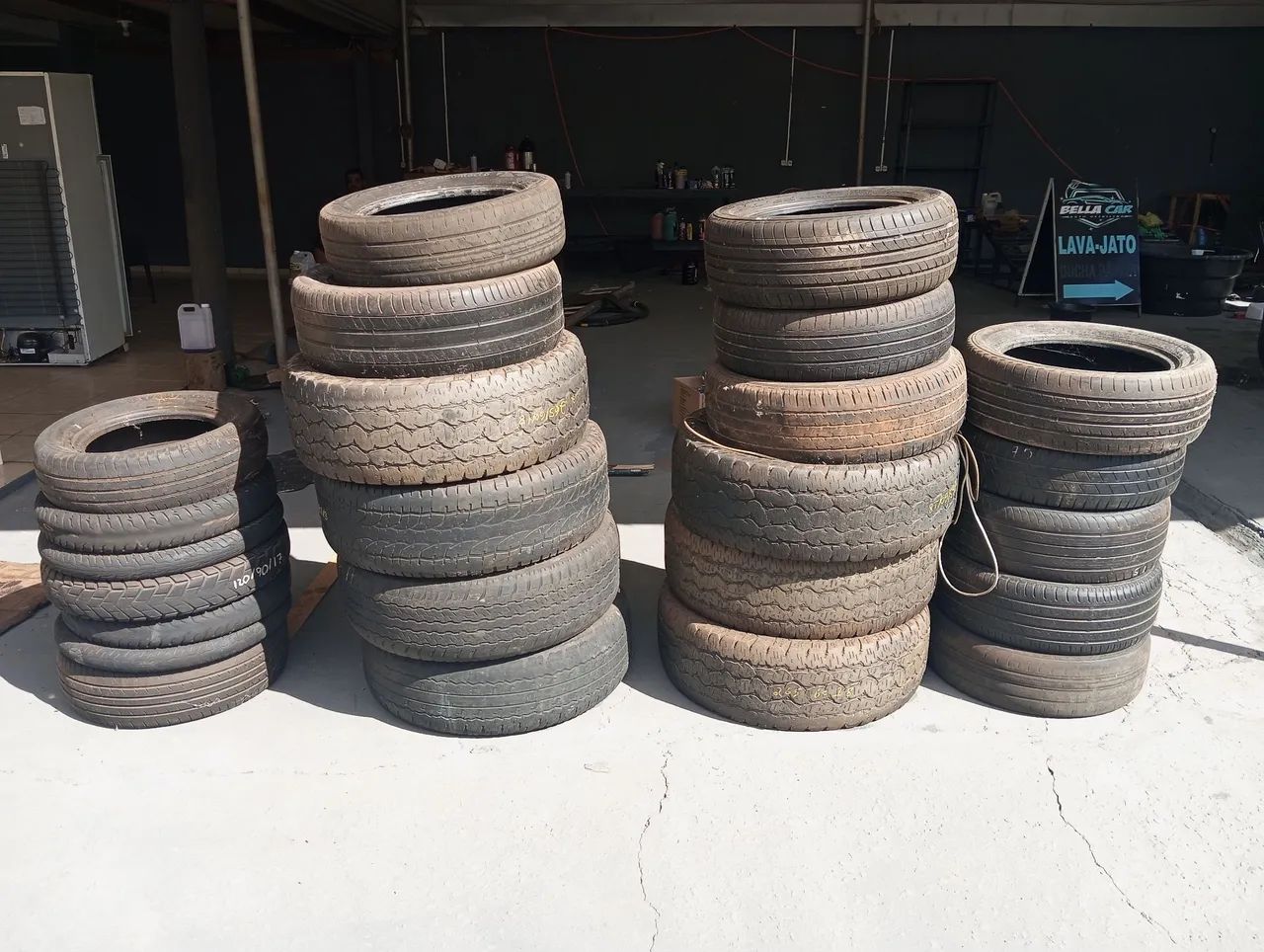 DOAÇÃO Pneus de carro usados 