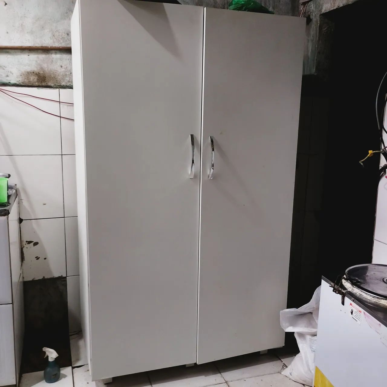 ARMÁRIO PARA LOUÇAS 
