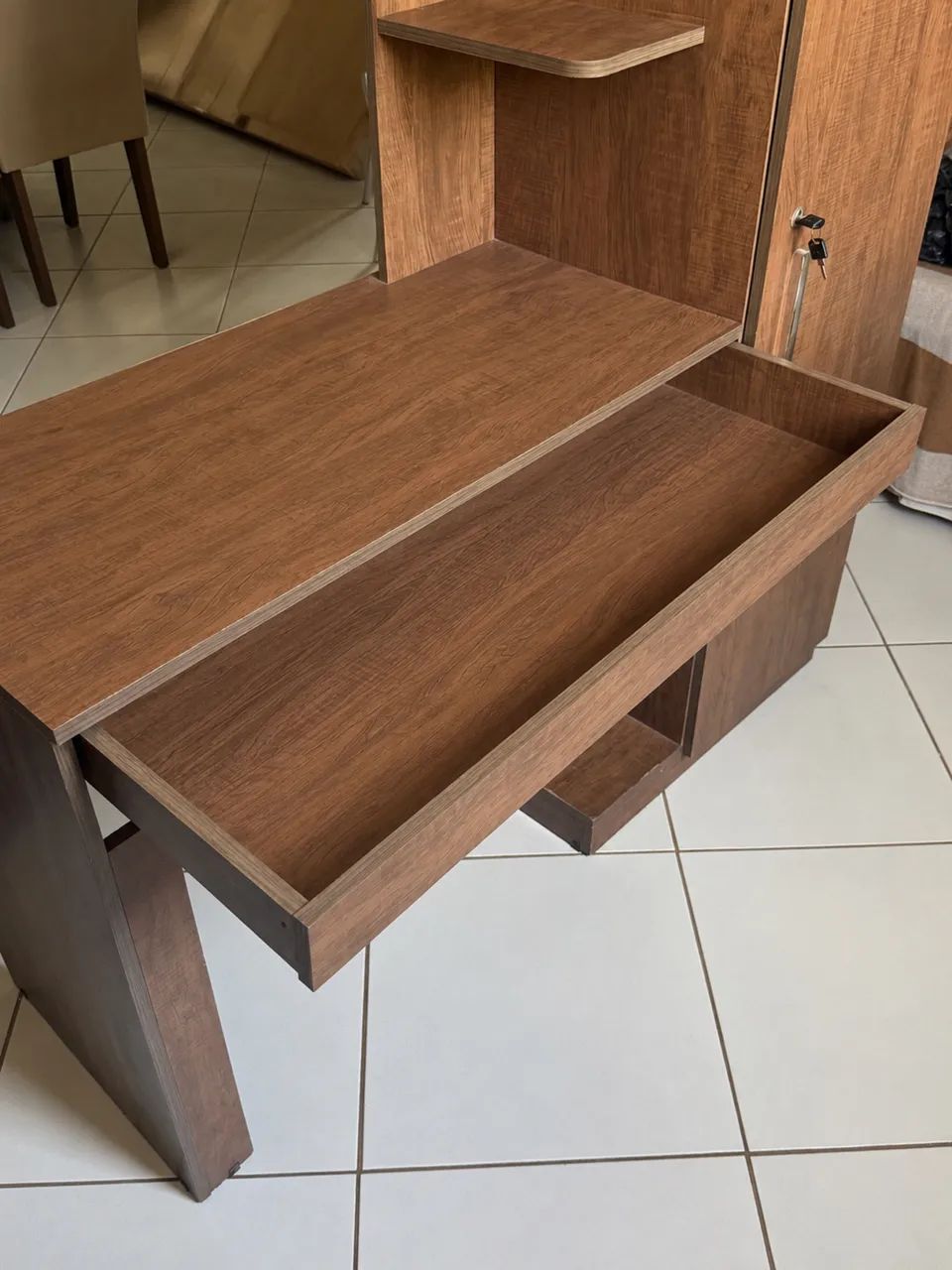 Mesa de escritório com armário integrado - Foto 3