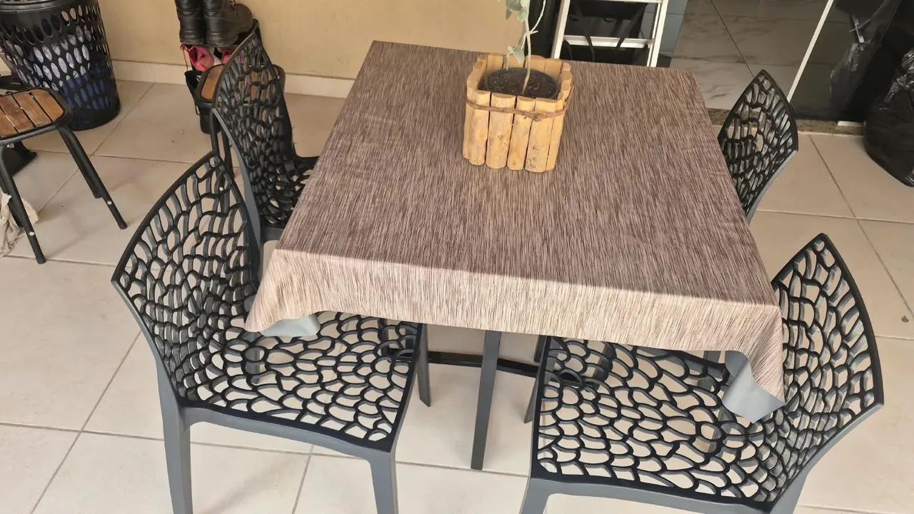 Mesa com cadeiras a venda - Foto 2