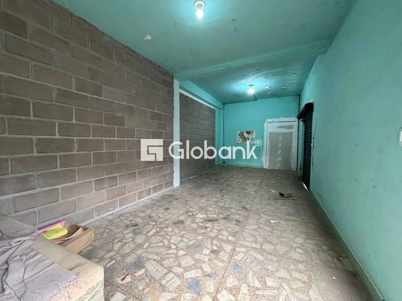 Ponto comercial com 1 banheiro e 80m², no bairro Centro. - Foto 4