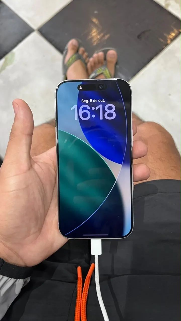 iPhone 16 pro - Foto 2
