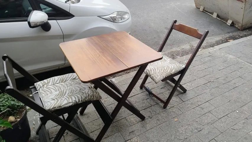 Conjunto Mesa e Cadeiras Dobráveis de Madeira