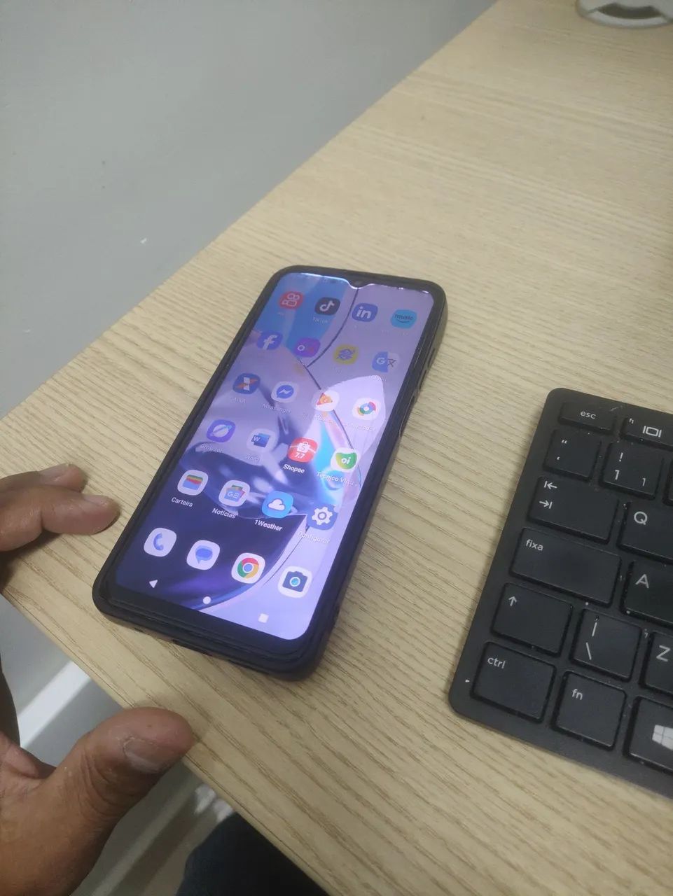 Vendo celular otimo moto e22 celular não trava bateria duradoura pegando tudo  - Foto 3