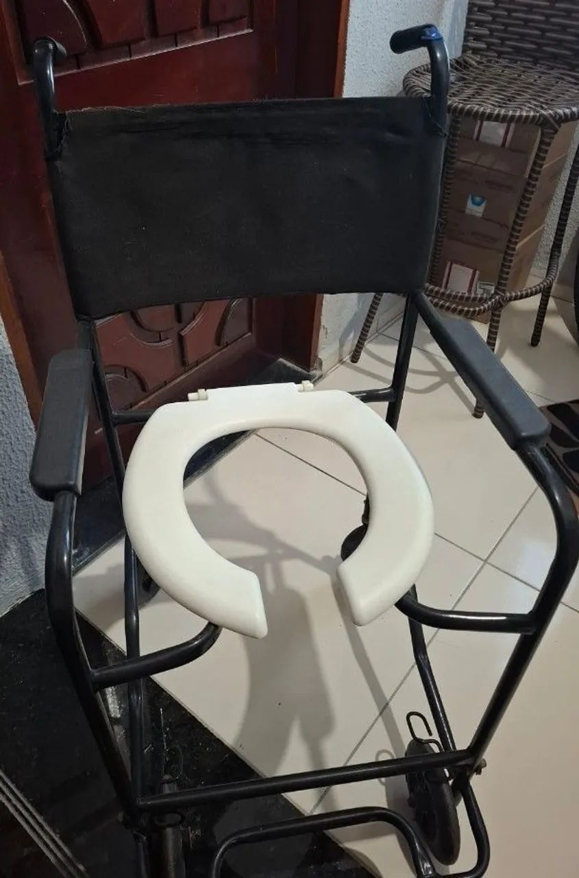 Vendo cadeira de banho em estado de nova