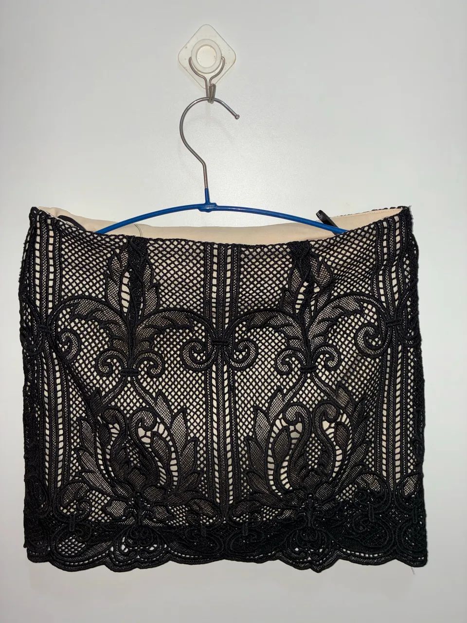  Saia Forever 21 renda preta tamanho M  - Foto 2