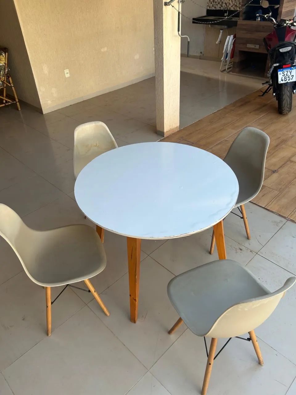 VENDO CONJUNTO DE MESA - Foto 4