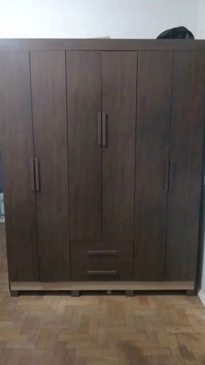 Vendo guarda-roupas 6 portas