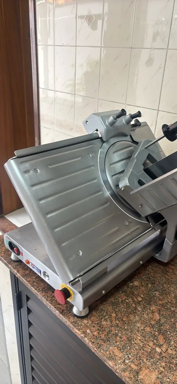 Cortador de frios Bermar lam 300 semi nova  - Foto 4
