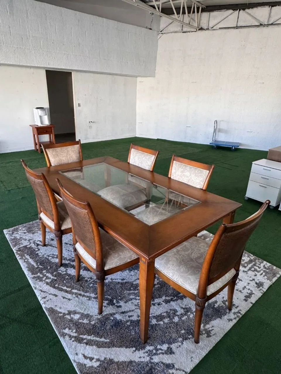 Mesa de Madeira com Vidro Bisotê 6 cadeiras - Foto 2
