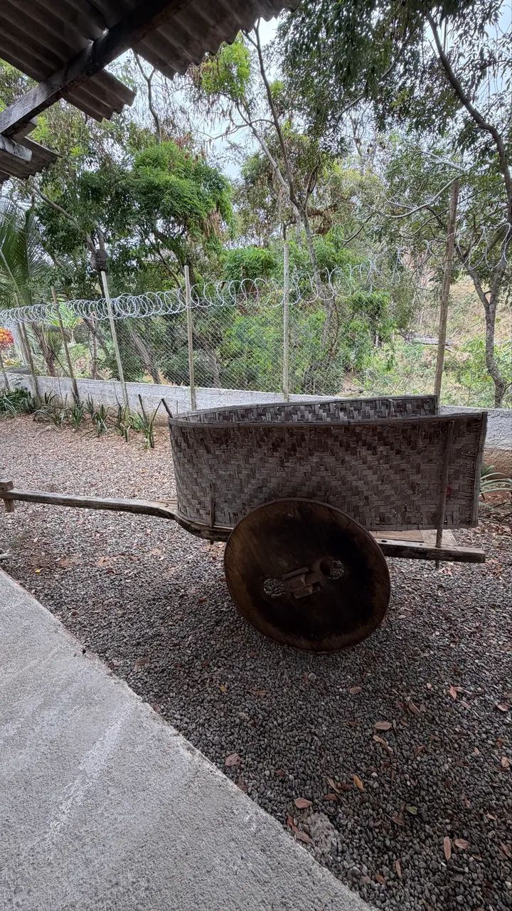 Caçamba antiga de carro de boi 