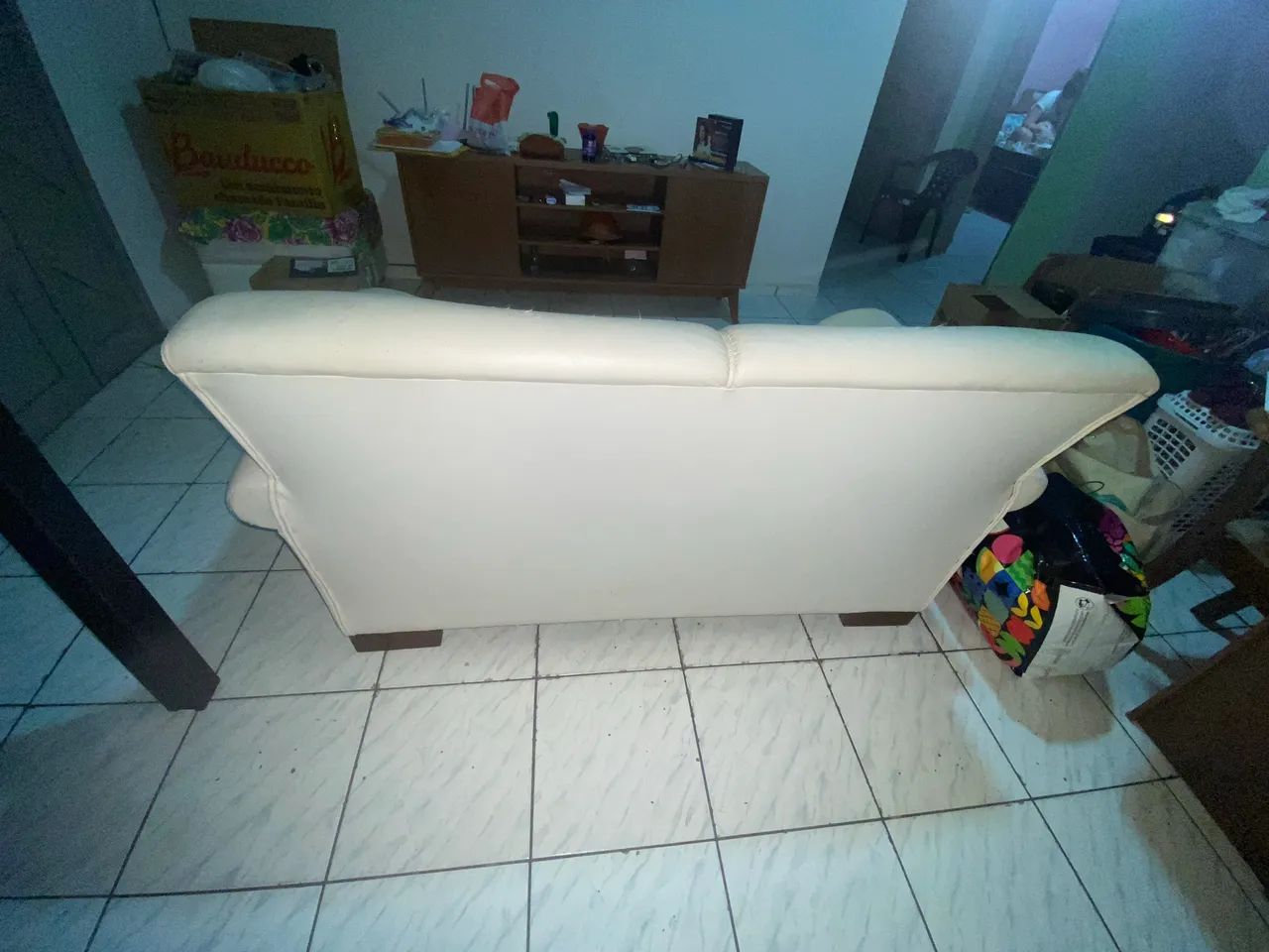 Sofá branco 2 lugares  - Foto 2