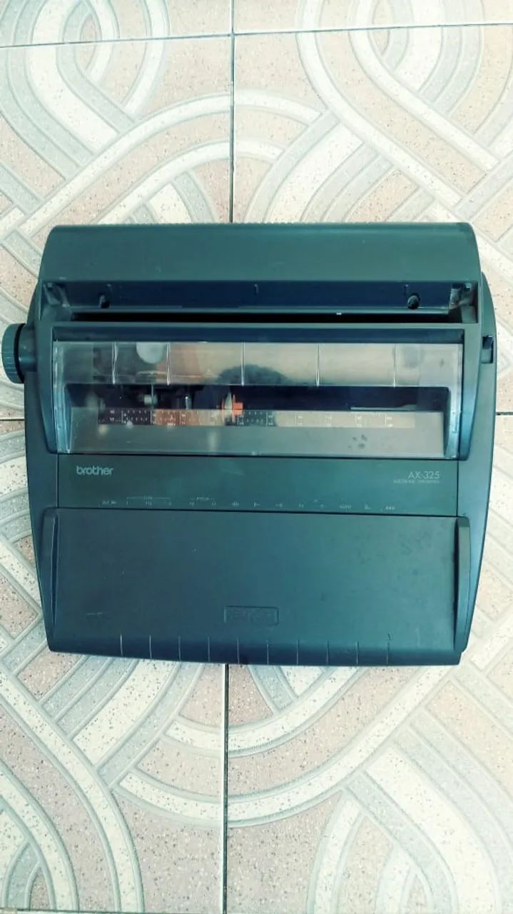 Vendo Máquina de Escrever Elétrica - Foto 2