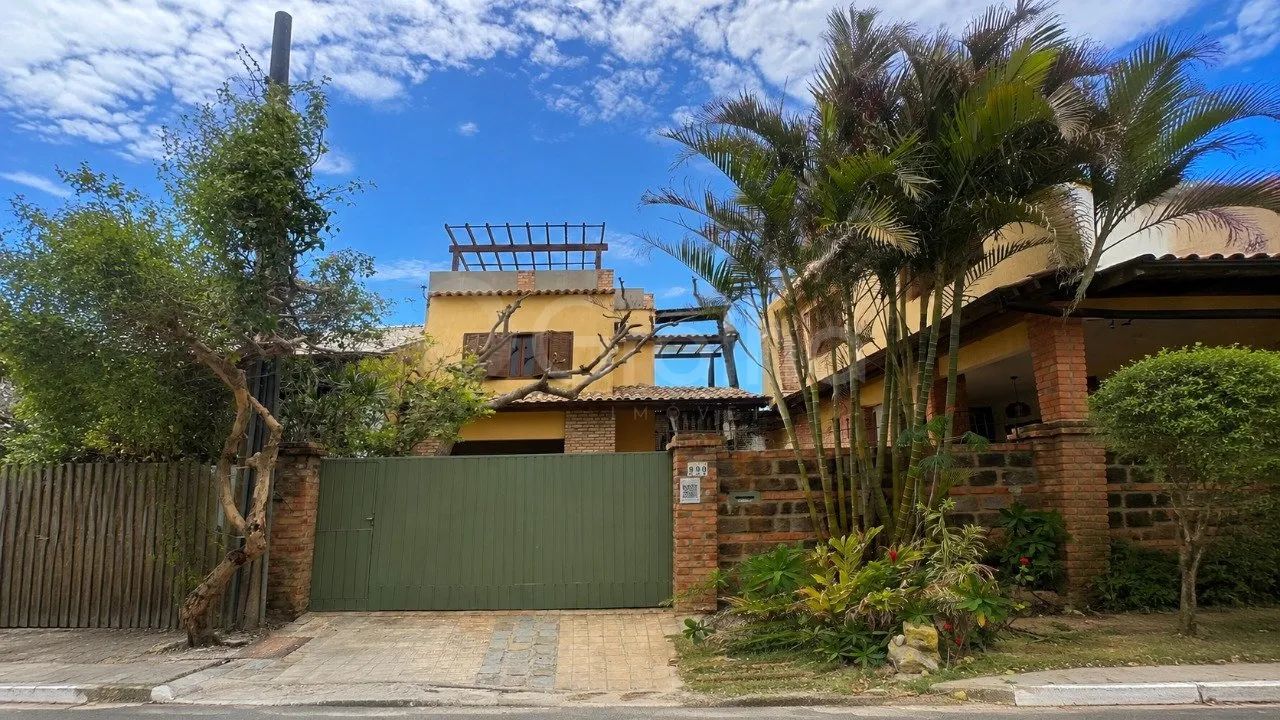 Casa de 270m² com 5 dormitórios na Armação
