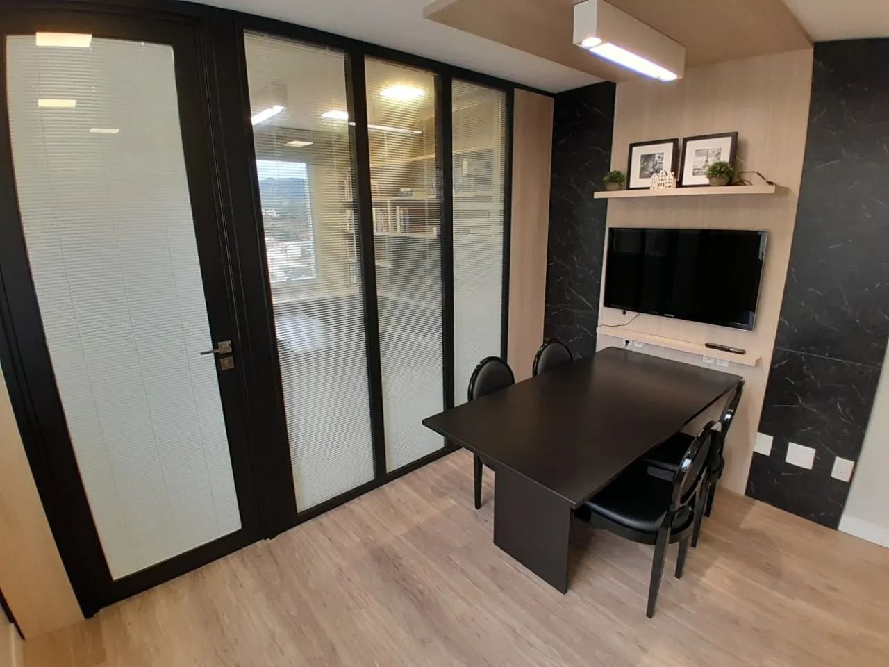 Ótima sala comercial mobiliada para locação no bairro Trindade! - Foto 5
