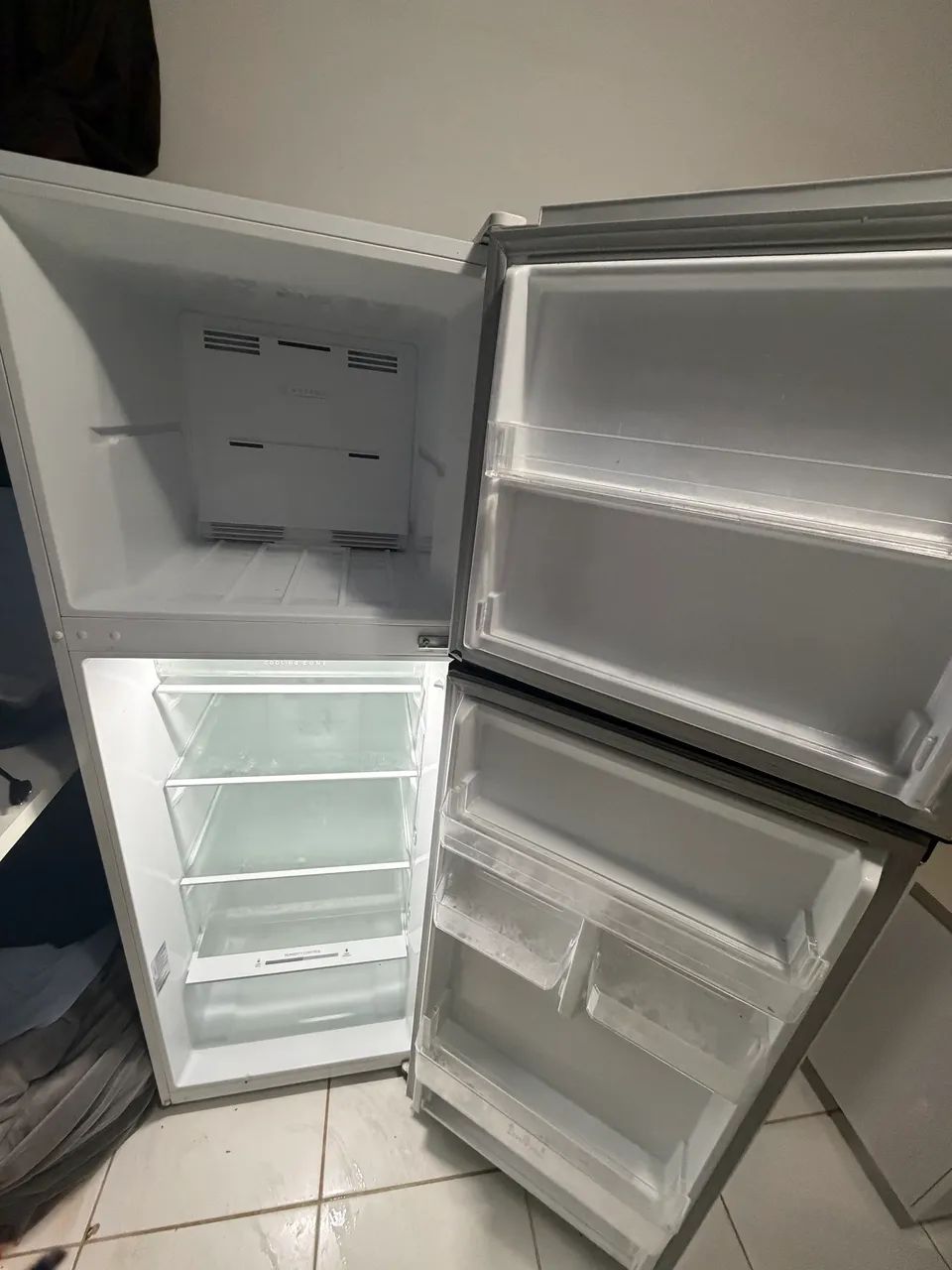 Uma geladeira  - Foto 5