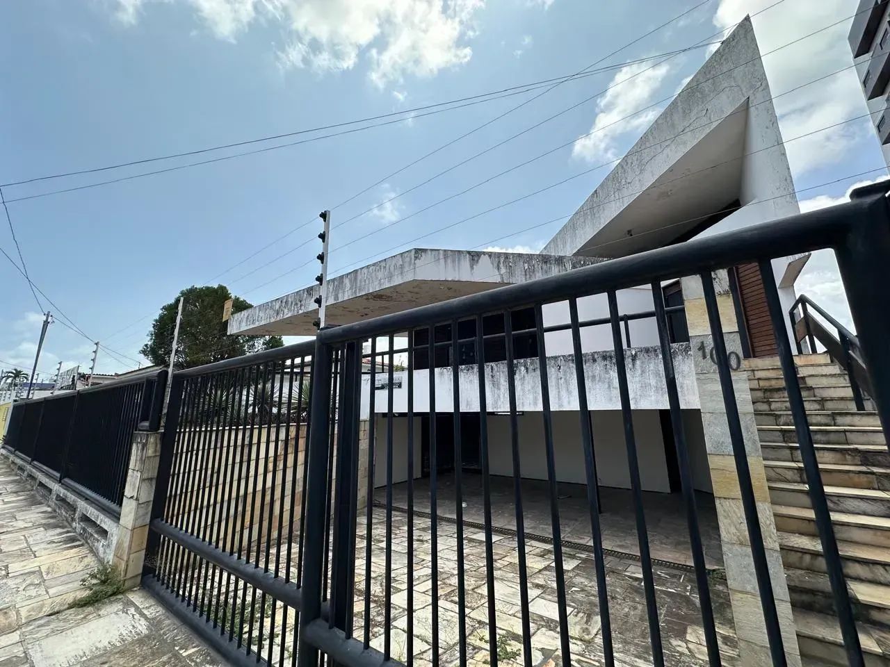 CASA Á VENDA TAMBAUZINHO/ PERMUTA