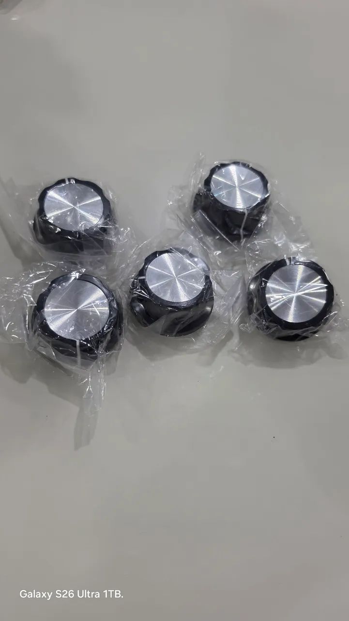 Jit 5 Knobs Novos com detalhes cromados.