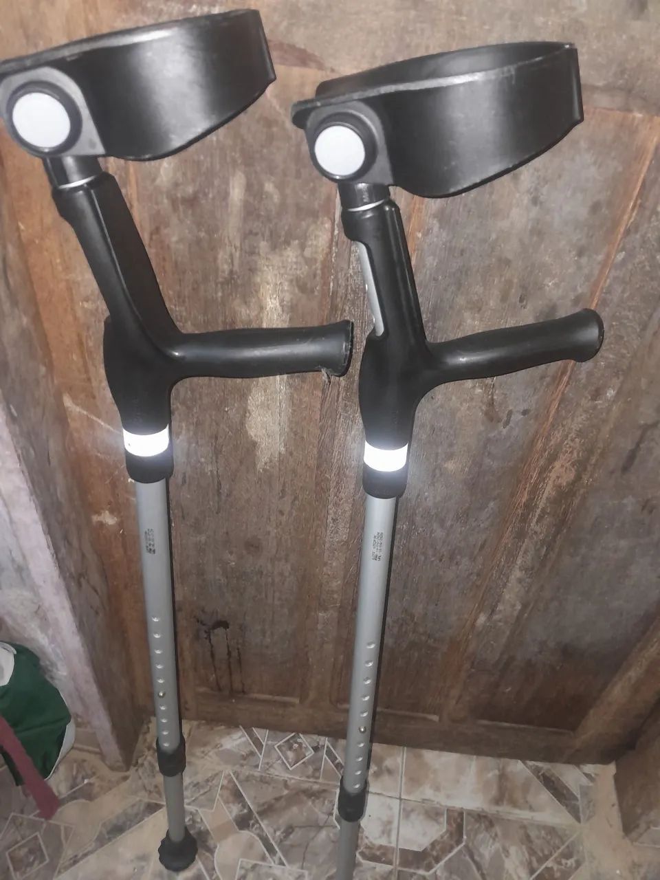 Muleta e bota ortopédica tamanho G - Foto 3