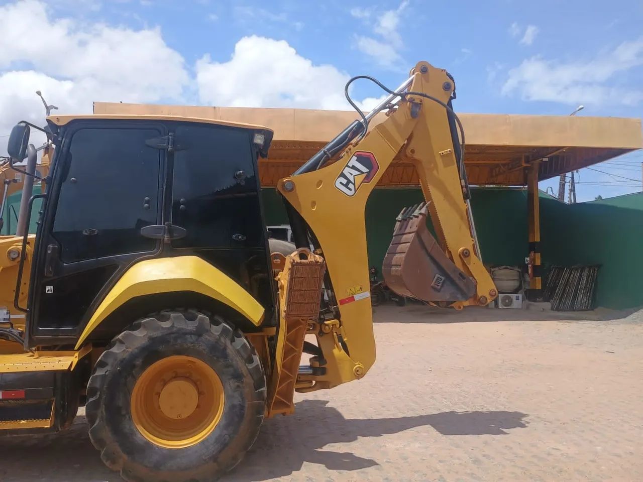 Retroescavadeira caterpillar 416 ano 2023 - Foto 5