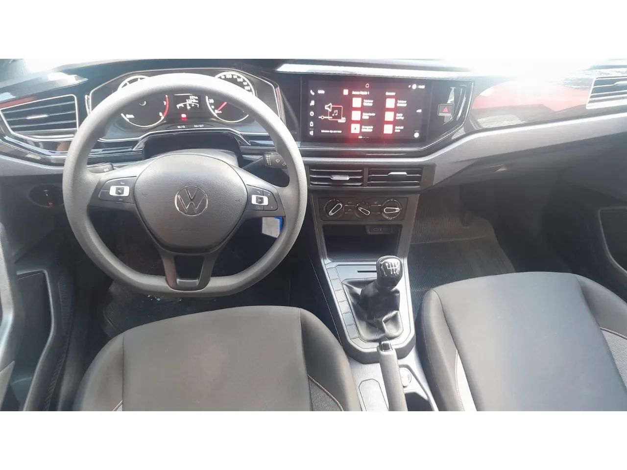 Volkswagen Polo Track 1.0 Flex 12V 5p, foto 10 de 16