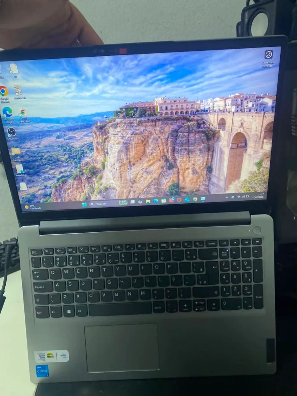 vendo notebook completo e sem nenhum arranhão  - Foto 2
