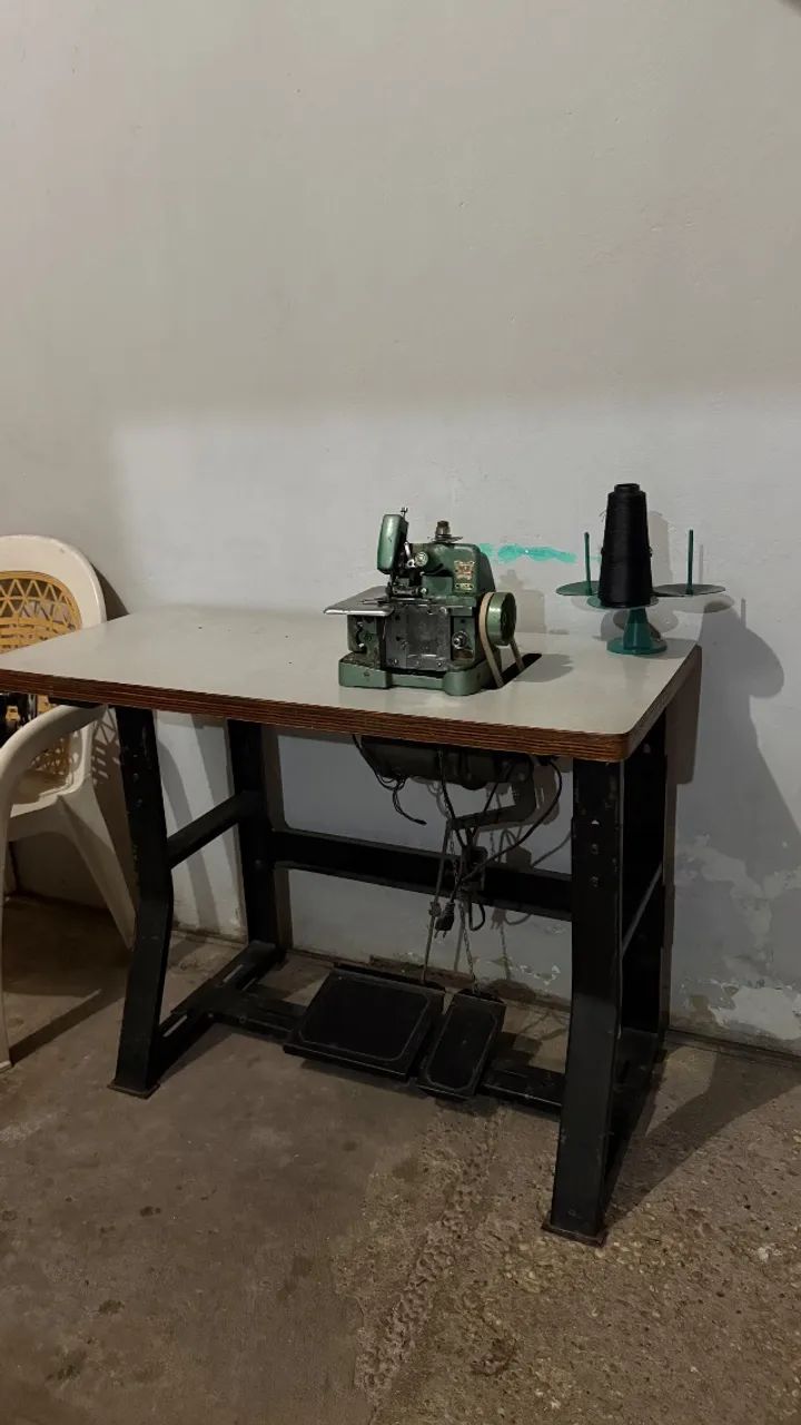 Máquina overloque 