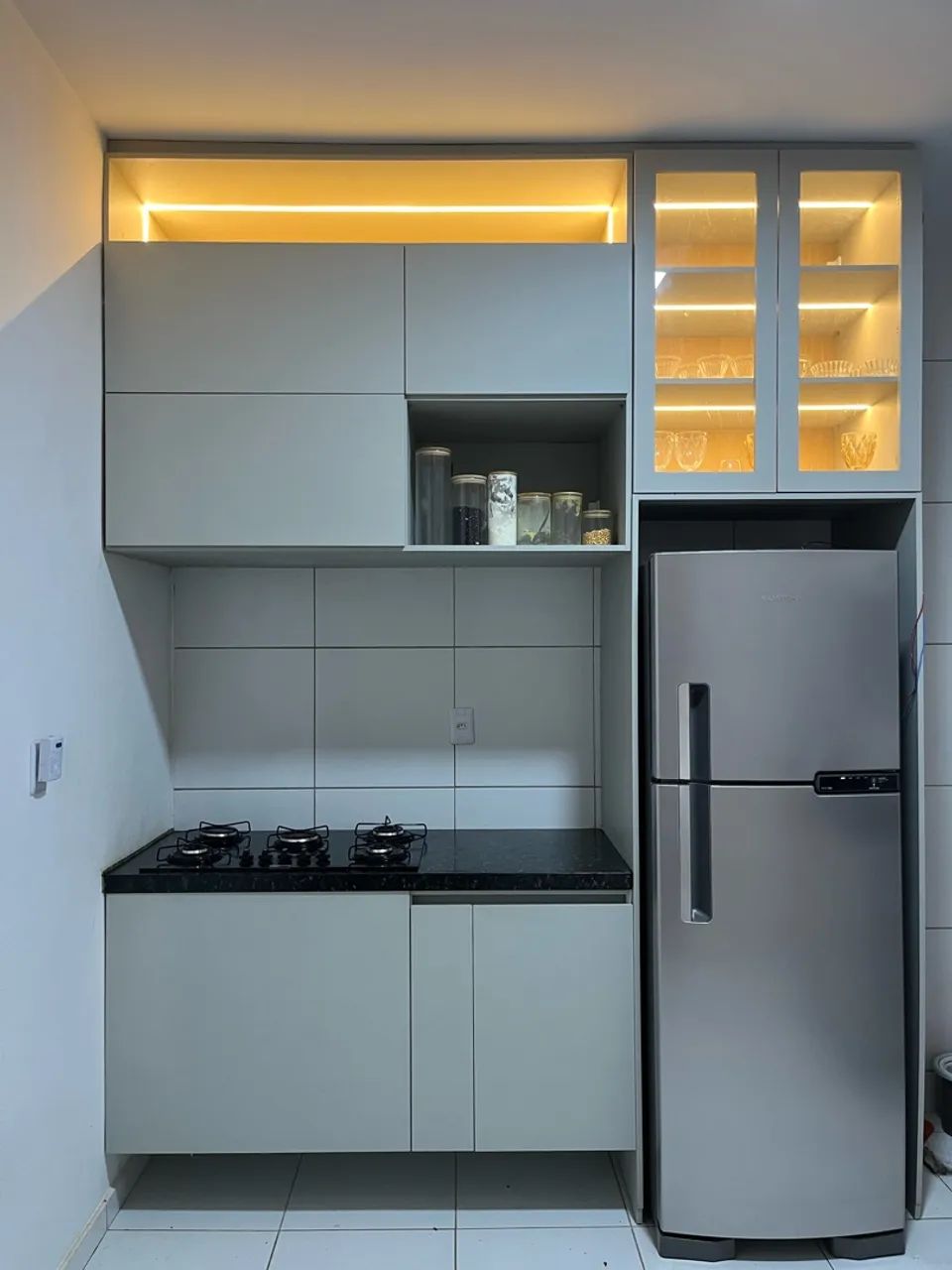 Móveis projetados+ pedra+cooktop