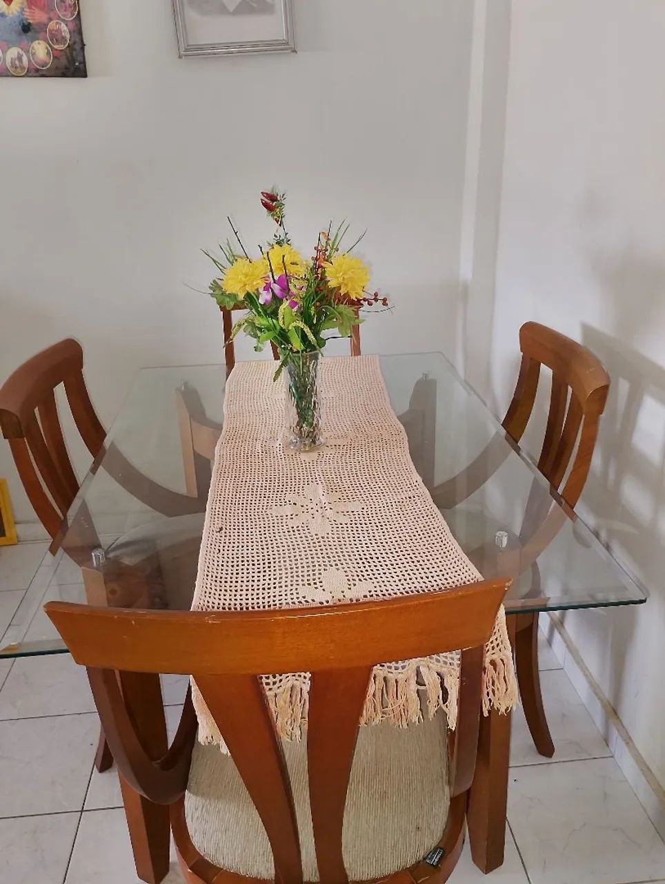 Sala de jantar em madeira e tampo de vidro medida 130x 90cm - Foto 2