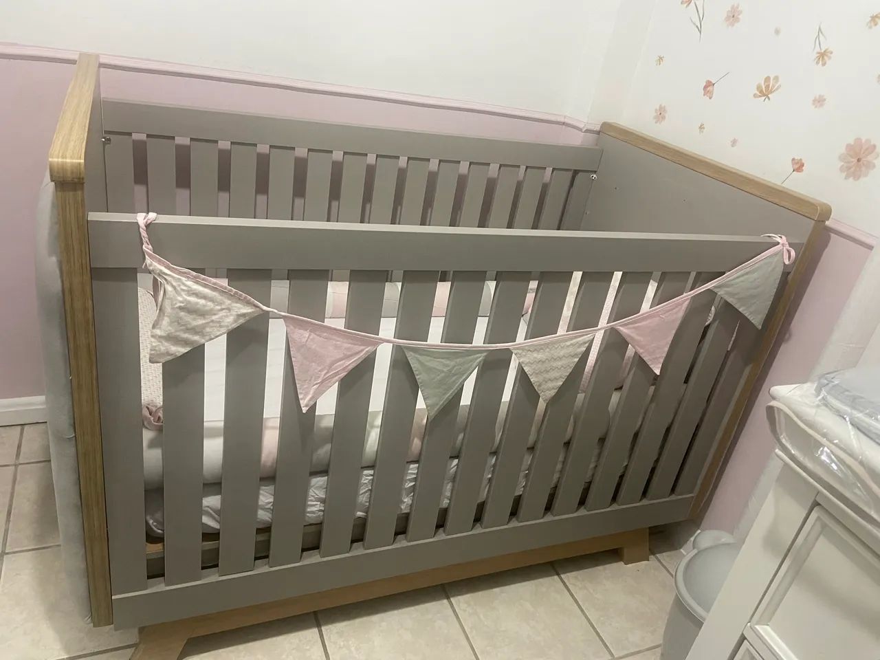 Berço Capitonê madeira maciça 