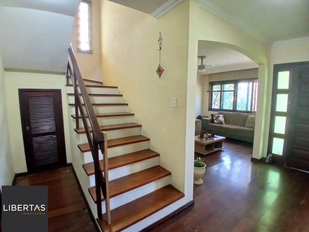 Casa com 3 dormitótrios, piscina e 2 vagas de garagem em Canoas. - Foto 9