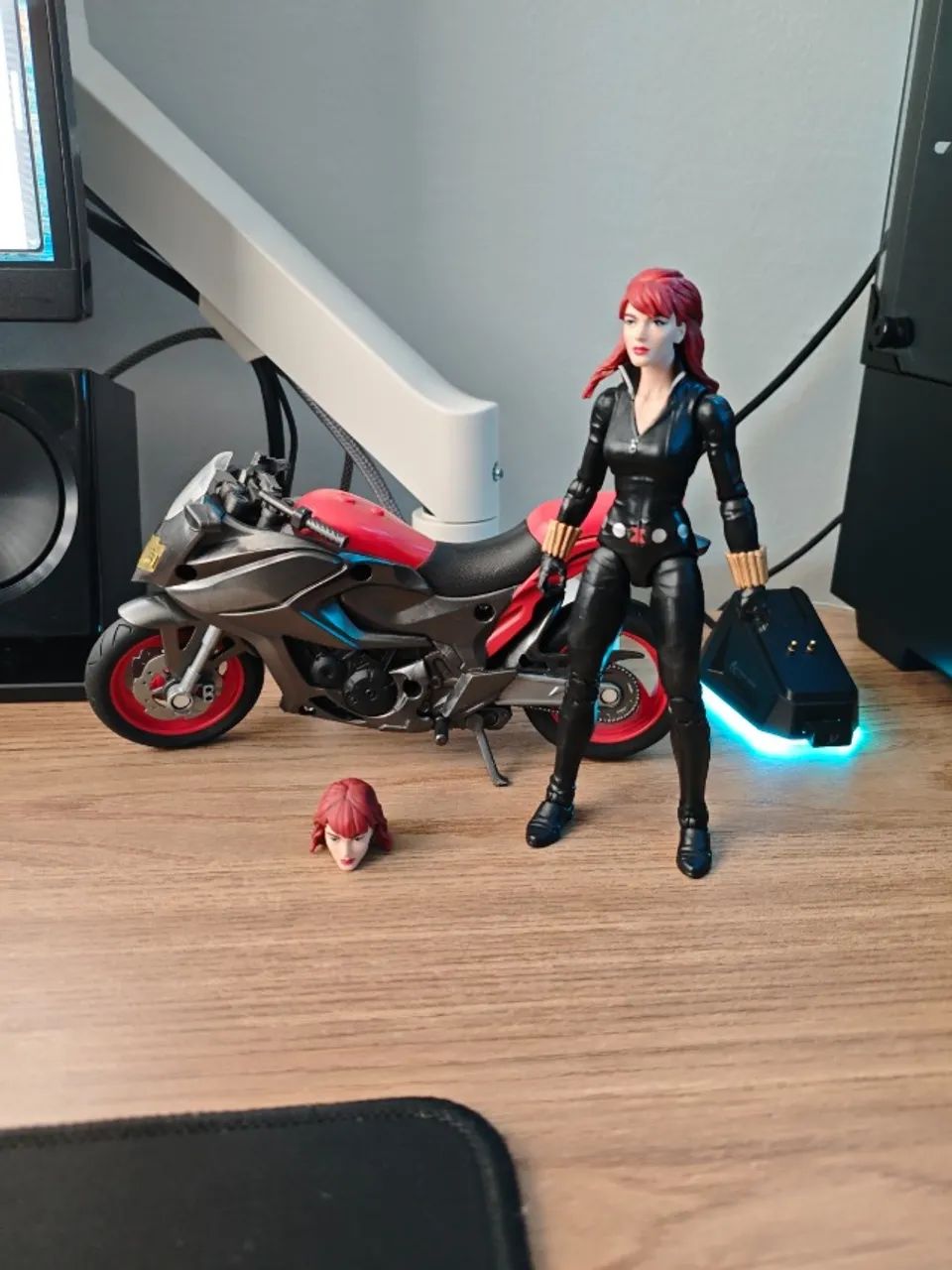 MARVEL LEGENDS VIÚVA NEGRA COM MOTO - Foto 2