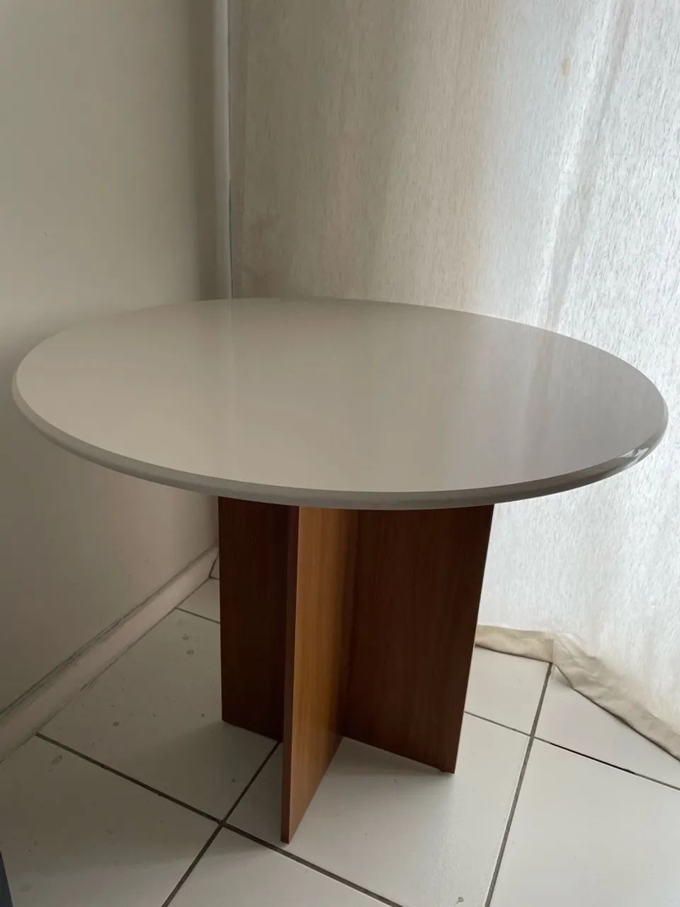 Mesa de jantar redonda 