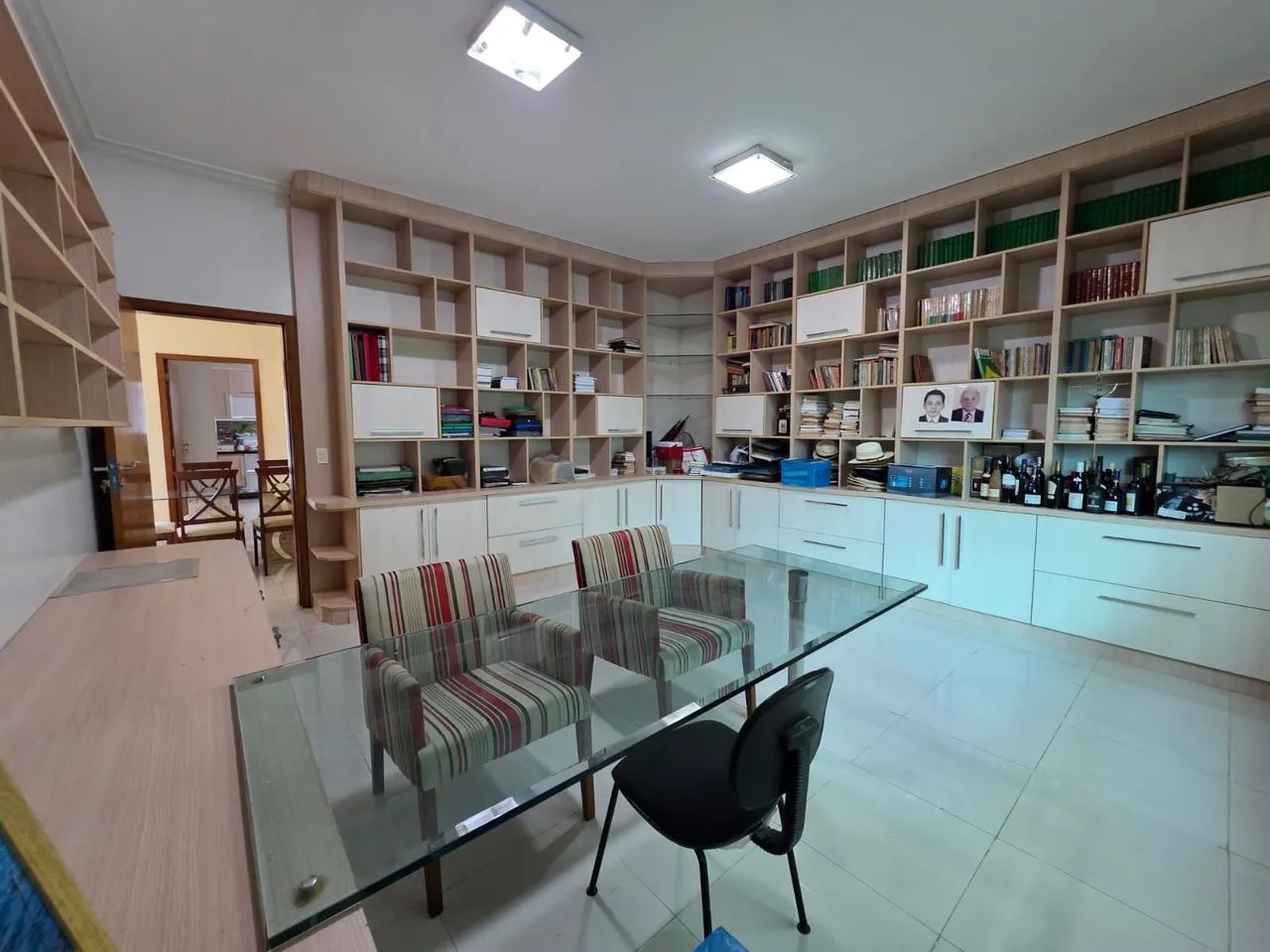 Casa p/ alugar no bairro (Adrianópolis)