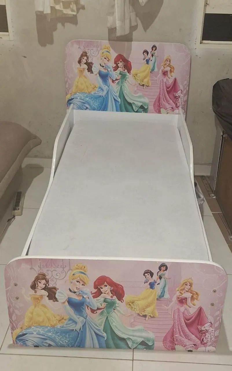 Cama Infantil Princesas Disney Completa e Conservada