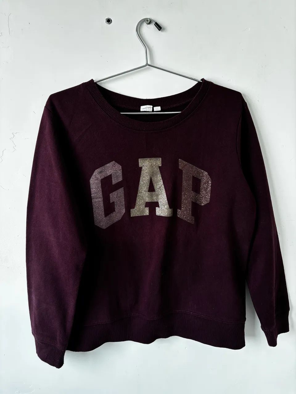 Moletom Gap vinho com logo Glitter frutacor 