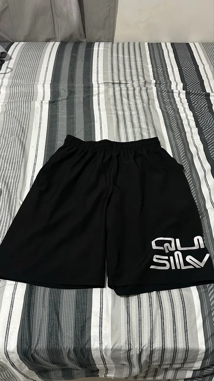 Lote de roupas masculinas Chronic, Lacoste, Quiksilver e Town & Country - Foto 2