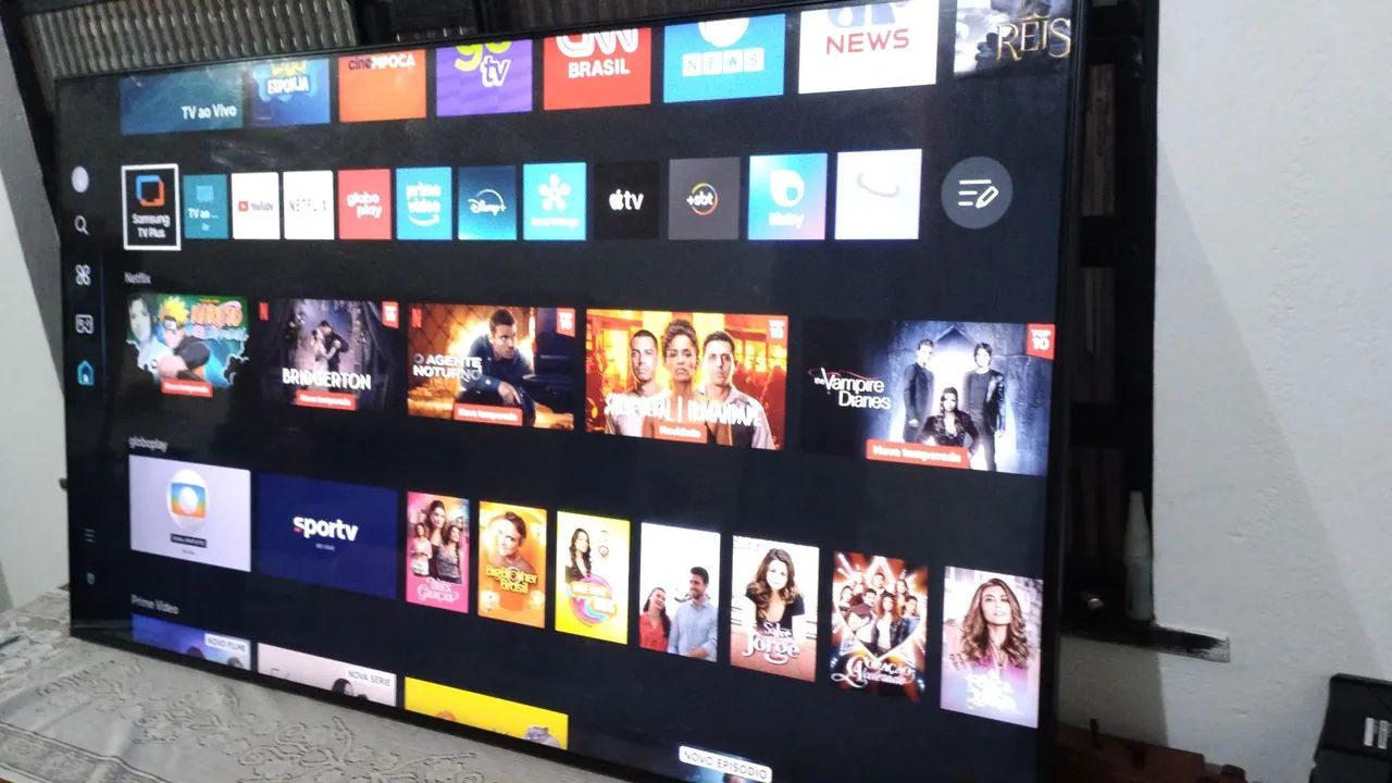 Vendo essa tv da marca Samsung de 55 polegadas SMART ANDROID 4K Crystal 