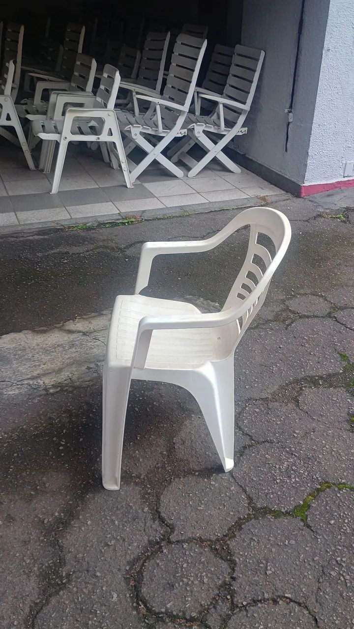 Cadeiras de plástico forte