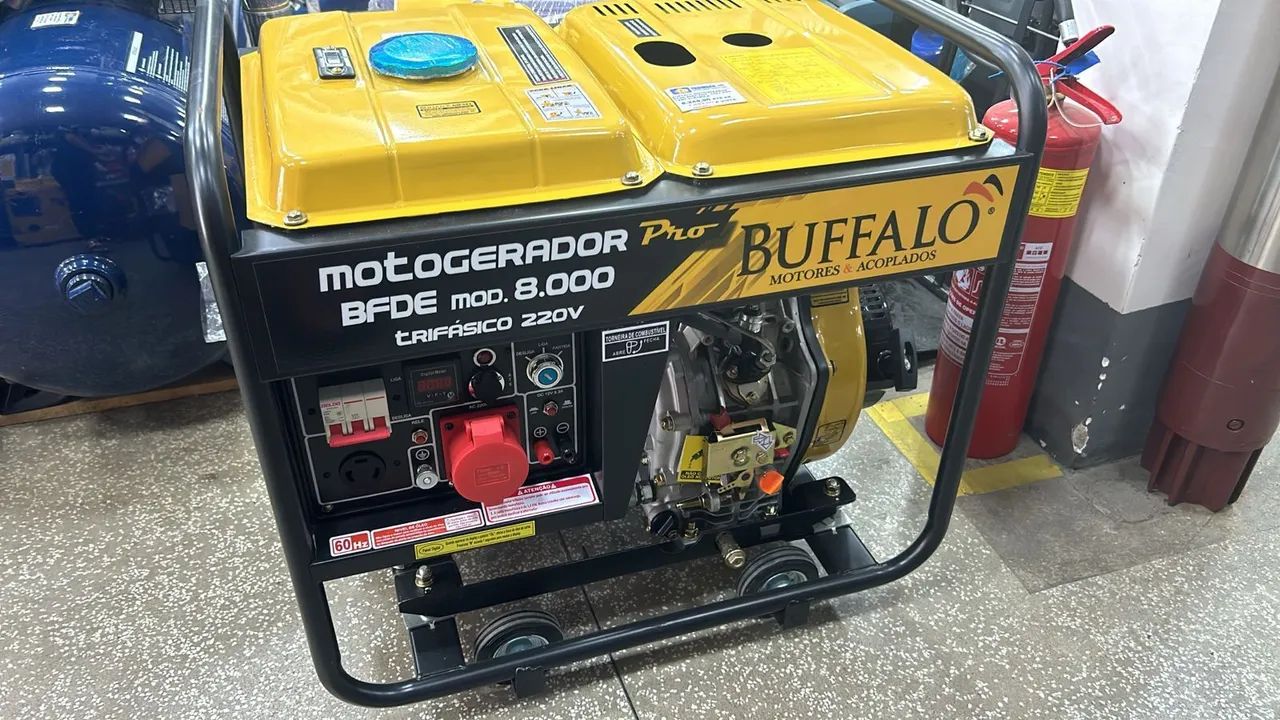Gerador BUFFALO 8KVA trifásico 220v