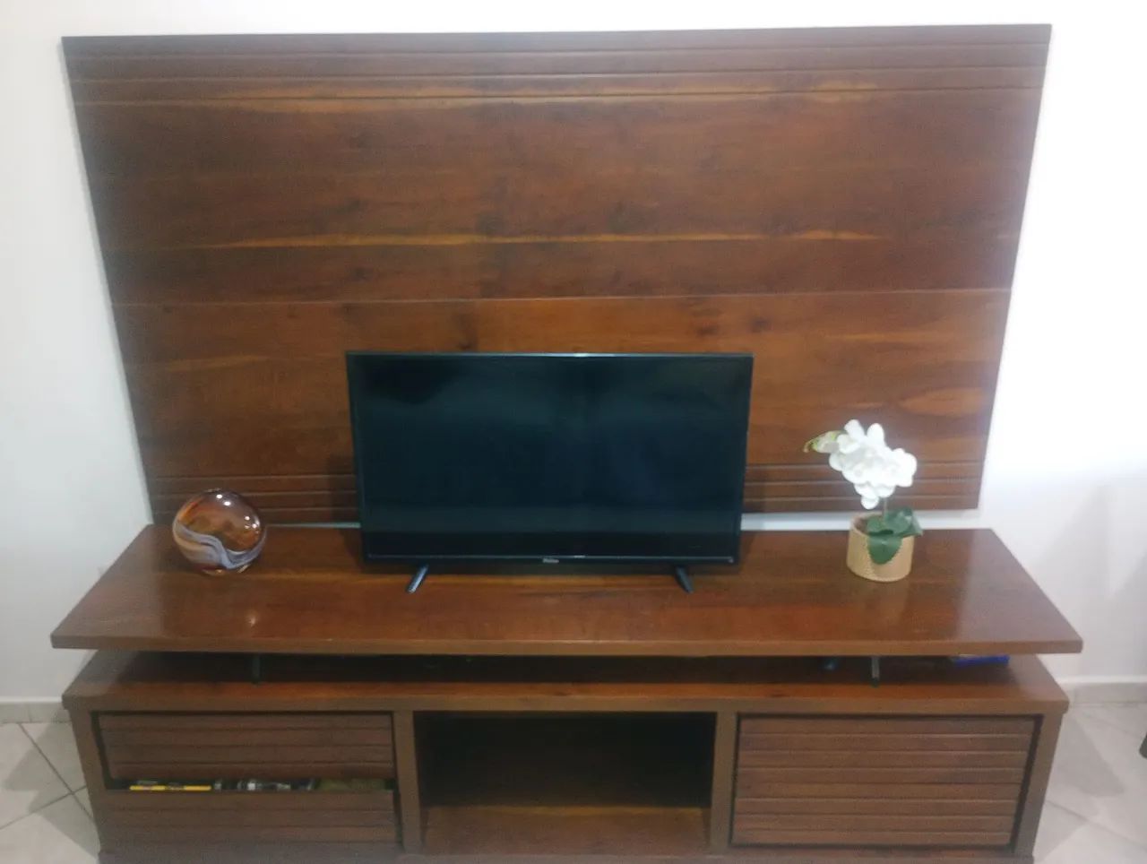 Rack com painel imbuía 