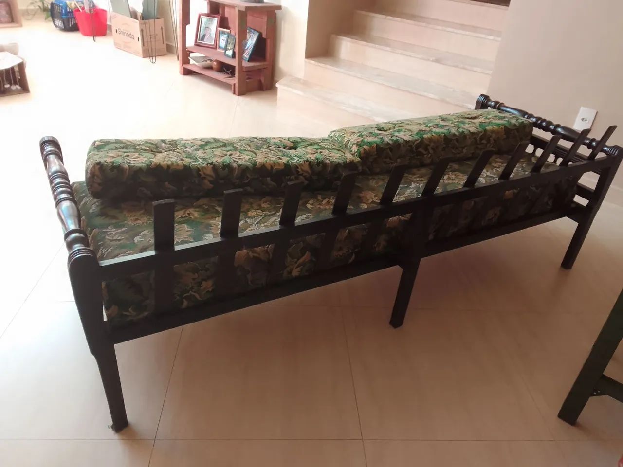 Sofá retrô madeira maciça  déc 60 conservado - Foto 4