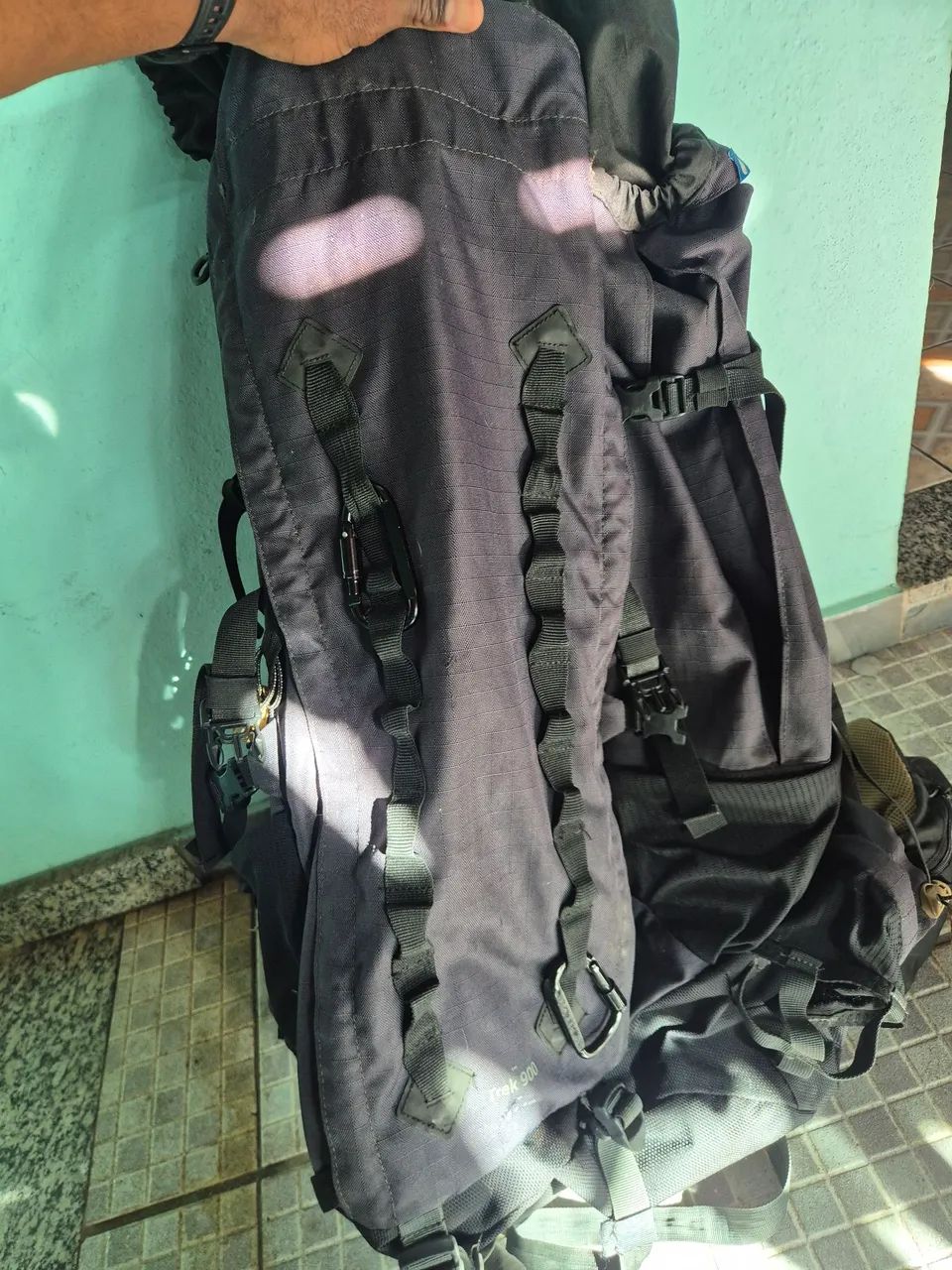 Mochila forclaz 80L, saco de dormir +isolante  - Foto 5
