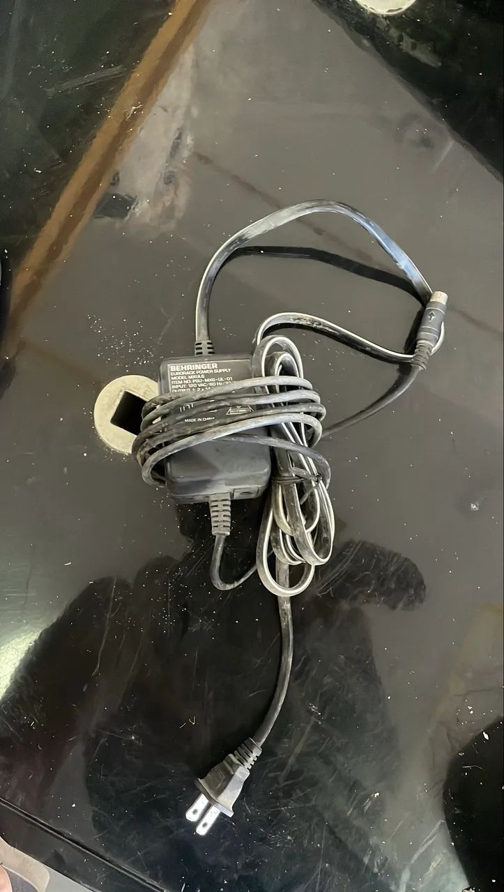 Vendo fonte de mesa behringer 