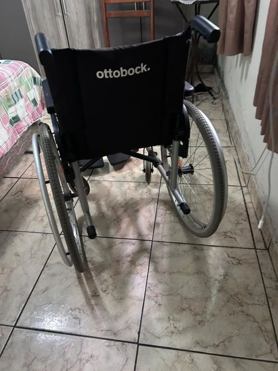 Cadeira de rodas com almofada anatômica 
