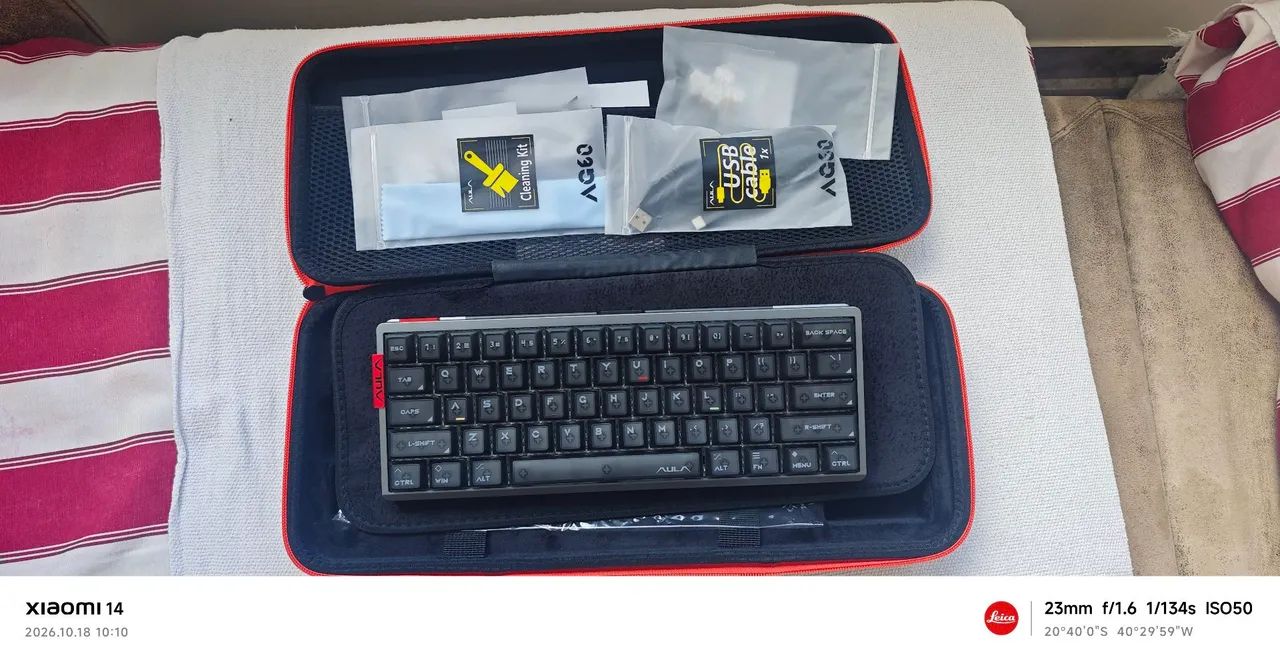 Aula Ag60 - Grey (Teclado magnético)