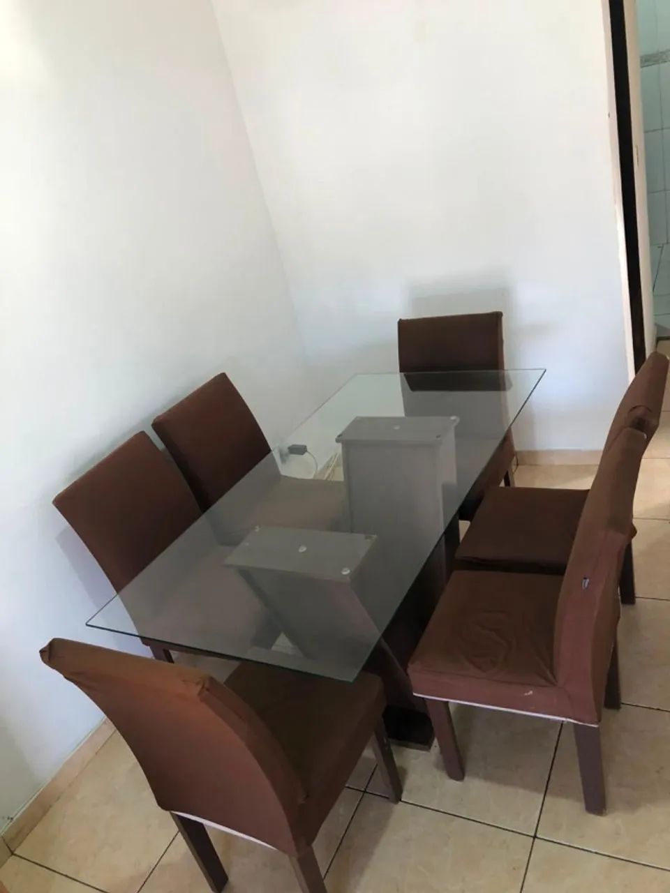 Mesa de vidro com 6 cadeiras em bom estado de conservação! - Foto 2