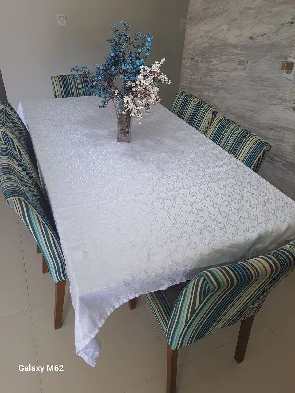 Mesa com 6 cadeiras