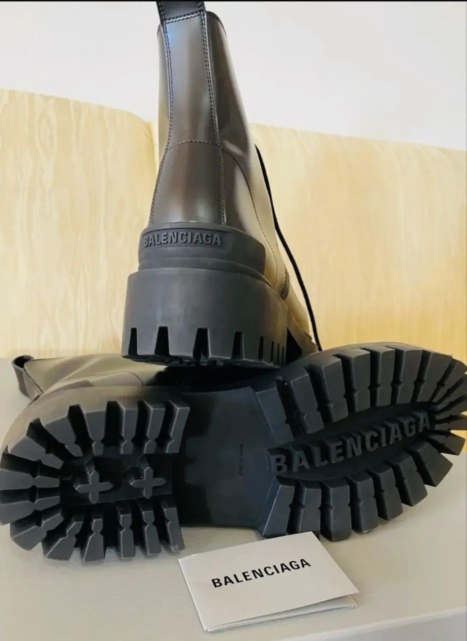 Botas Balenciaga Strike em couro preto - Foto 5