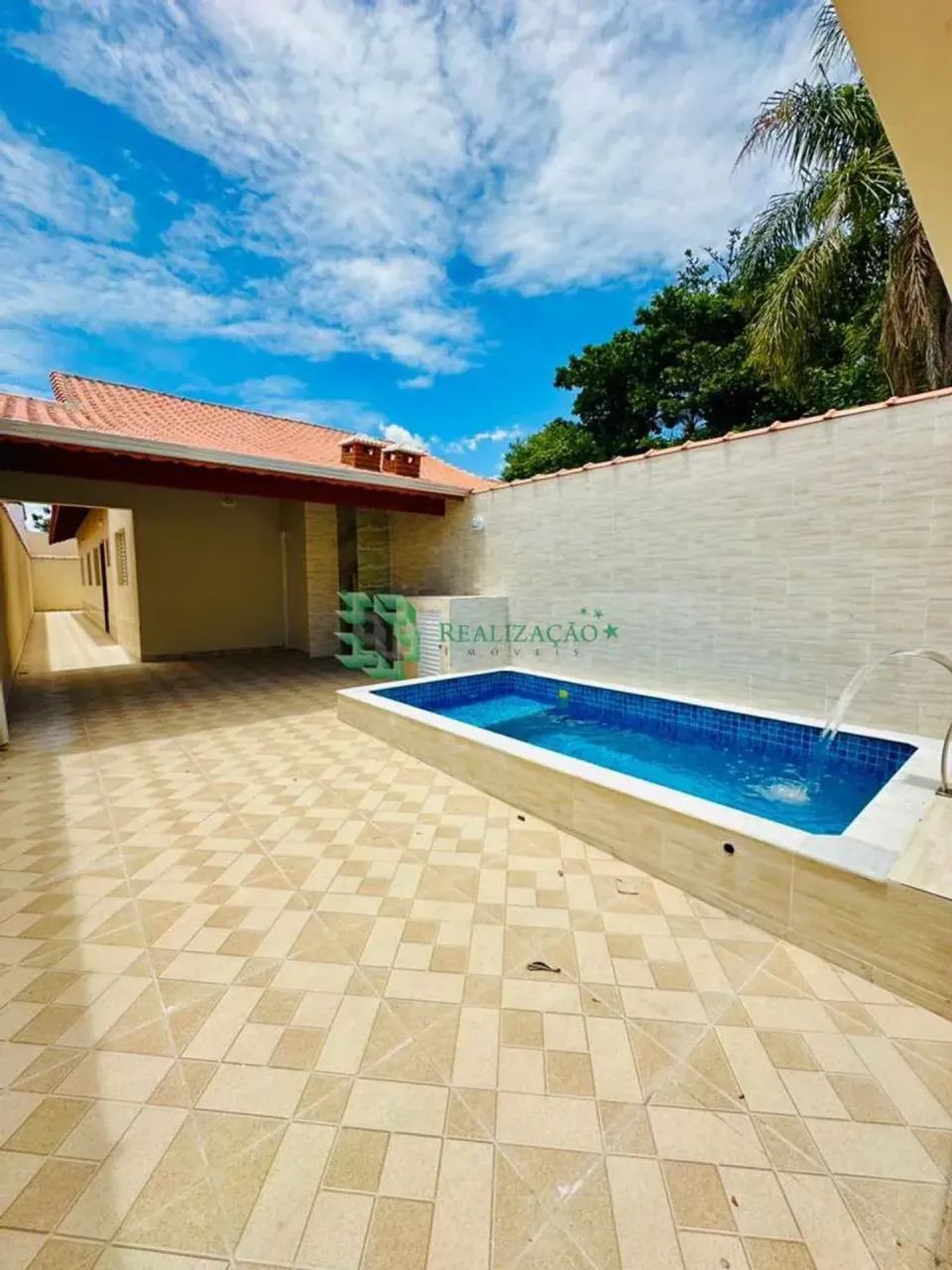 casa nova a 50 metros do mar com piscina